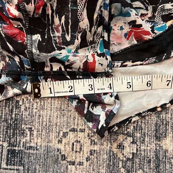 Lululemon women’s hotty hot short II size 10 tall - Picture 11 of 11